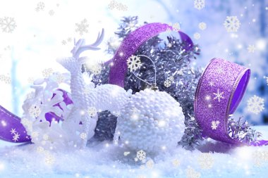 açık renkli üzerinde Noel süsleri