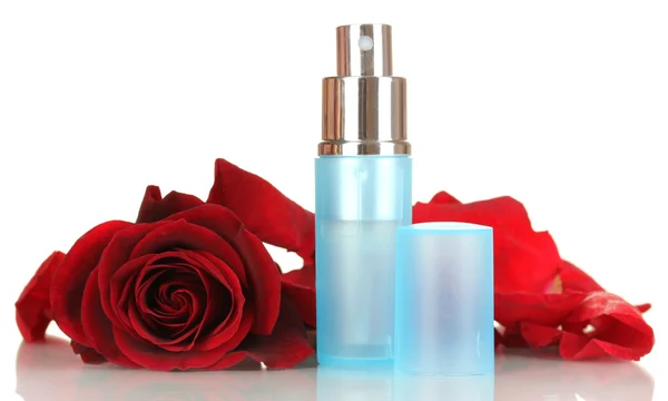 漂亮的瓶子里带着玫瑰上白色孤立的女性香水 — 图库照片