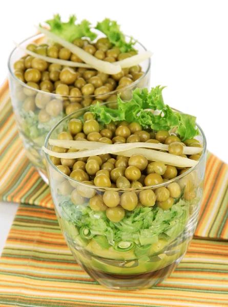 Ensalada sabrosa con verduras frescas, aisladas en blanco —  Fotos de Stock