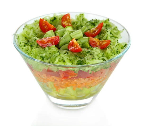 Ensalada sabrosa con verduras frescas, aisladas en blanco — Foto de Stock