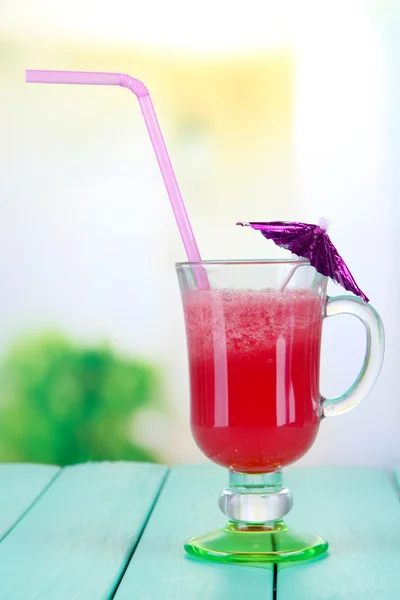 Glass of fresh watermelon juice, on wooden table, on bright background — Stock Photo, Image