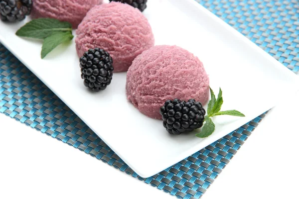 Delicious ice cream on plate close-up — Stock Photo, Image