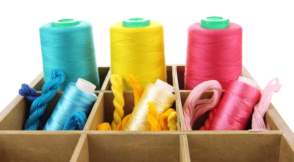 Multicolored skeins of thread in wooden box closeup — Stock Photo, Image