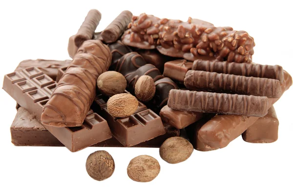 Deliciosas barras de chocolate con nueces de cerca — Foto de Stock