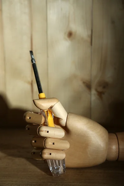 Cacciavite a mano in legno su fondo legno — Foto Stock