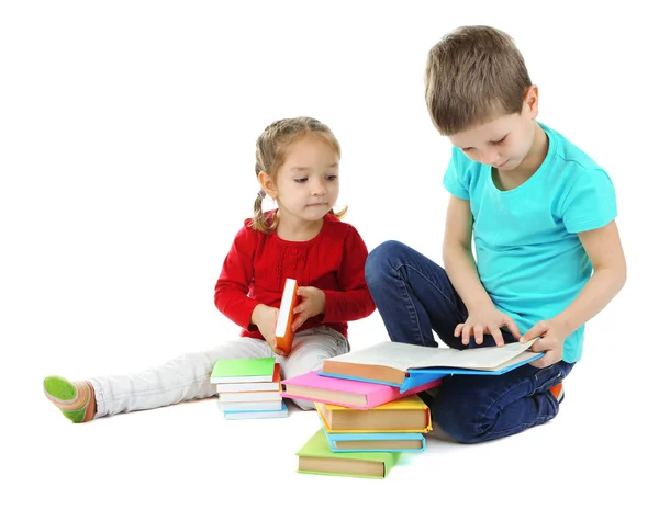 Små barn med böcker isolerad på vit — Stockfoto