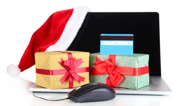 Laptop, Geschenk und Computermaus isoliert auf weiß — Stockfoto