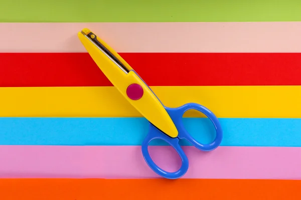 Colorful cardboard and scissors close-up — Stock Photo, Image