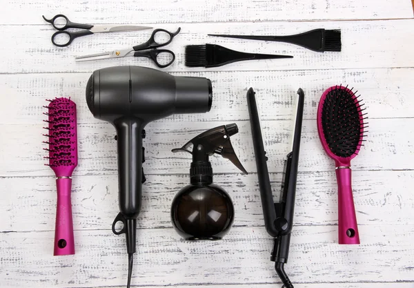 Hairdressing tools on white wooden table close-up — Stock Photo, Image