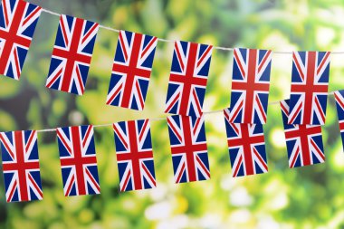 Garland bayrakları parlak zemin üzerine