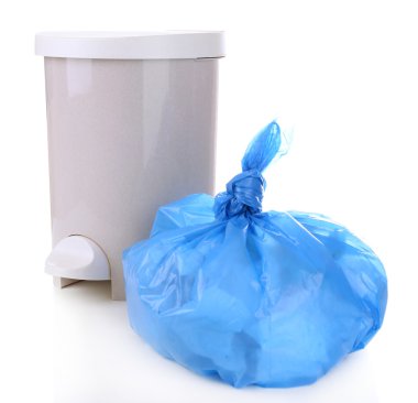 çöp ve plastik çöp torbası, üzerinde beyaz izole