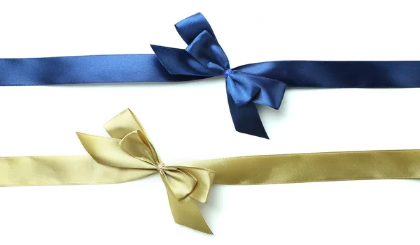 Renk hediye saten kurdele bows, üzerinde beyaz izole — Stok fotoğraf