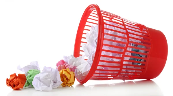 Cubo de basura lleno, aislado en blanco — Foto de Stock