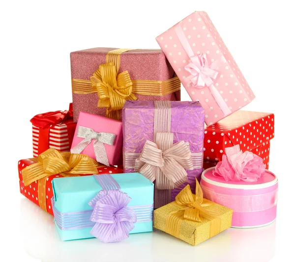 Куча разноцветных коробок подарков, изолированных на белом — стоковое фото