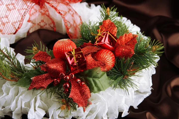 Grinalda de Natal no fundo do tecido — Fotografia de Stock