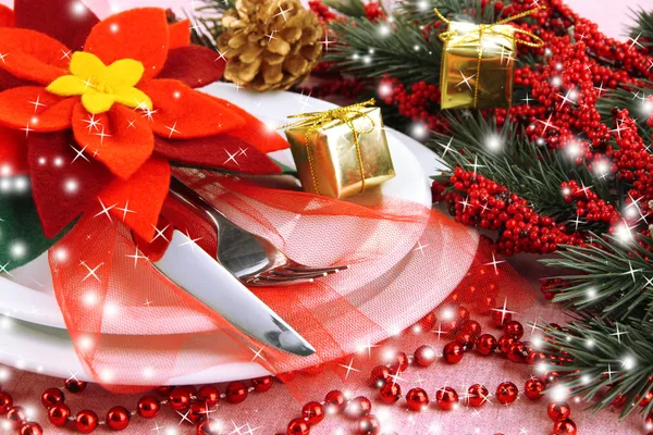 Christmas table setting with festive decorations close up — Stock Photo, Image