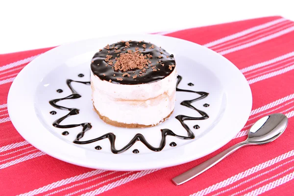 Sweet cake with chocolate on plate on table close-up — Stock Photo, Image