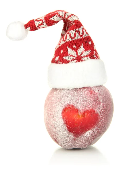 Διακοπές μήλο με παγωμένη καρδιά και καπέλο santa απομονωθεί σε λευκό — Φωτογραφία Αρχείου