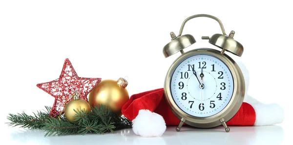 Alarm klok met santa hat en kerst decoratie op wit wordt geïsoleerd — Stockfoto