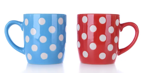 Tasses à pois de couleur isolées sur blanc — Photo