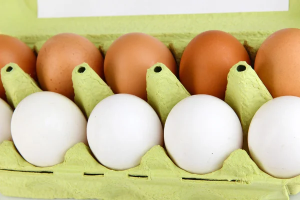 Eieren in papierlade close-up — Stockfoto