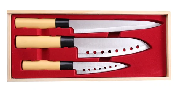 Conjunto de facas de cozinha em caixa de madeira isolada em branco — Fotografia de Stock