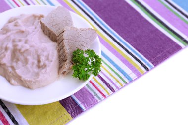 Et hamur bebek, üzerinde beyaz izole renkli peçete üzerinde plaka üzerinde besleme için