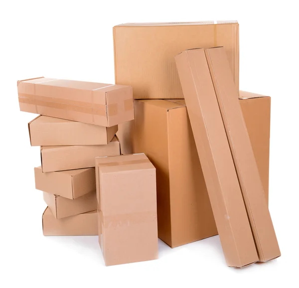 Різні картонні коробки ізольовані на білому — стокове фото