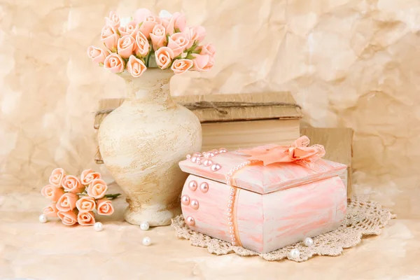 Beautiful still life with vintage casket and flowers — Stock Photo, Image