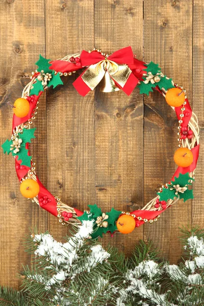 Schöner Adventskranz, auf Holzgrund — Stockfoto