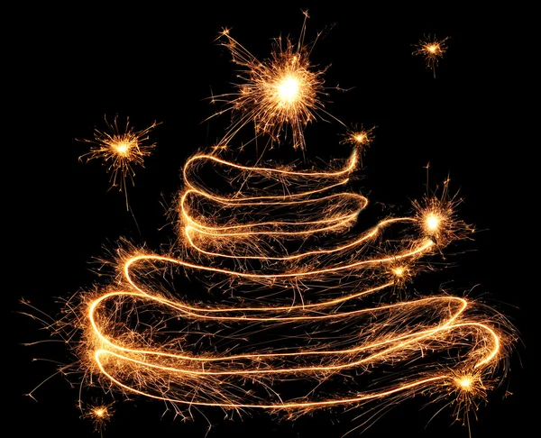 Prskavky ve tvaru vánoční stromeček na černém pozadí — Stock fotografie