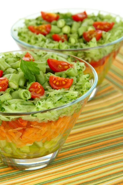 Salada saborosa com legumes frescos — Fotografia de Stock