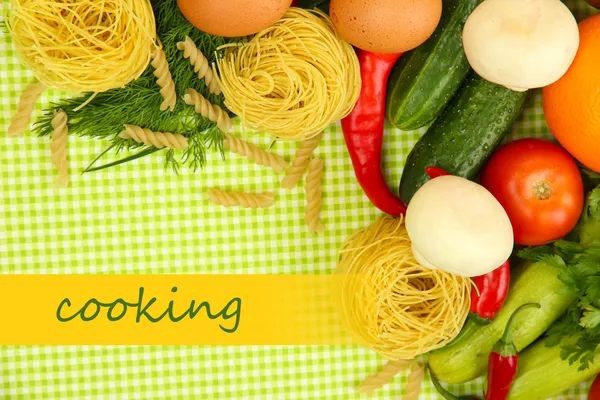 Matlagning koncept. dagligvaror på duken bakgrund — Stockfoto