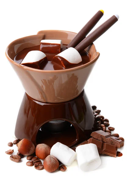 Fondue de chocolate con caramelos de malvavisco, aislados en blanco — Foto de Stock