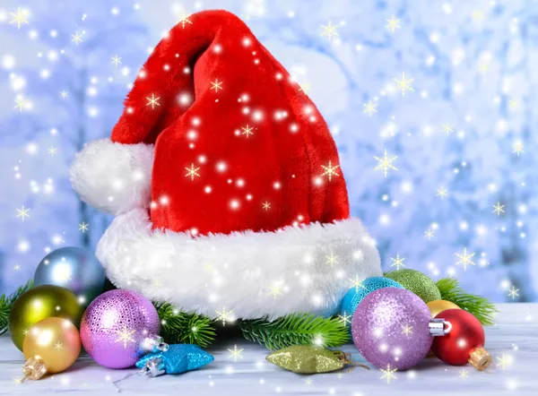 Composition with Santa Claus red hat and Christmas decorations on light background — Stock Photo, Image