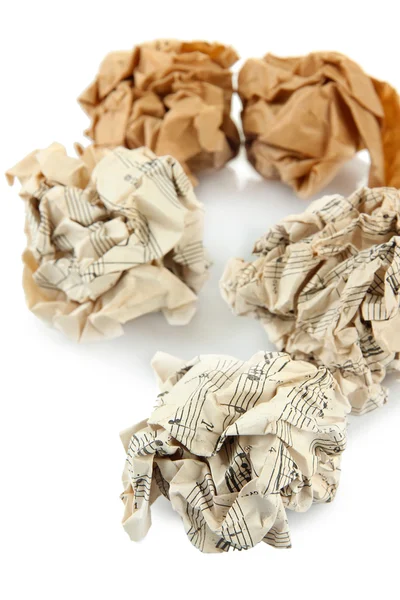 Crumpled paperi pallot eristetty valkoinen — kuvapankkivalokuva