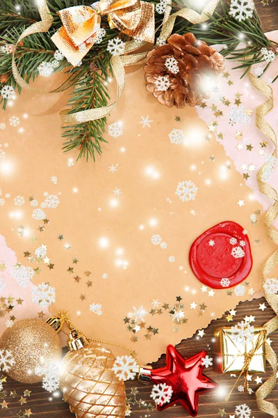 ビンテージの紙とのクリスマスの装飾でフレームをクローズ アップ — ストック写真