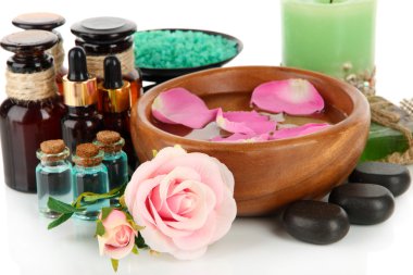 Spa kompozisyon üzerinde beyaz izole aroma yağları ile