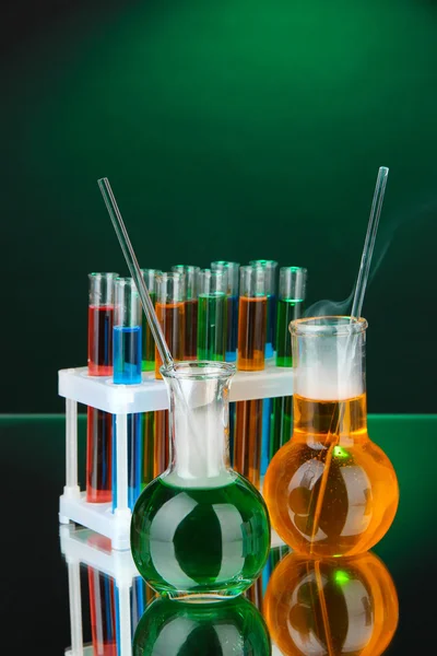 Vidros de laboratório sobre fundo de cor escura — Fotografia de Stock