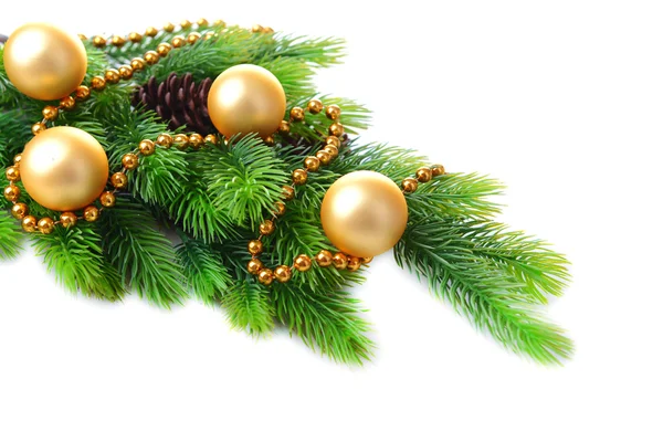 Kerstballen op fir boom, geïsoleerd op wit — Stockfoto