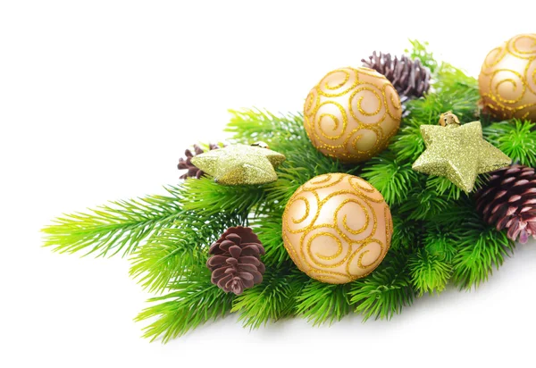 Kerstballen en decoratieve sterren op fir boom, geïsoleerd op wit — Stockfoto