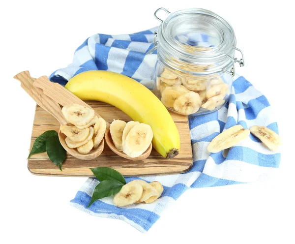 Fresh and dried banana slices in glass jar, on cutting board, isolated on white — Stock Photo, Image