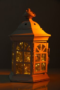 Geceleri dekoratif parlayan fener