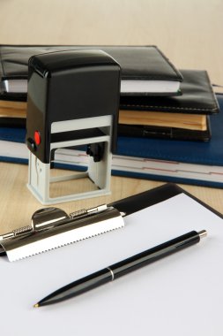 bloknot ve Pano tablo üzerinde pul