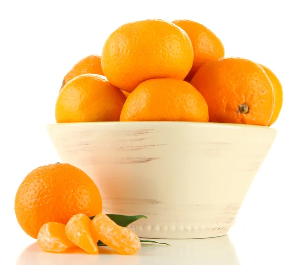 Ripe tangerines in bowl isolated on white — Stock Photo, Image