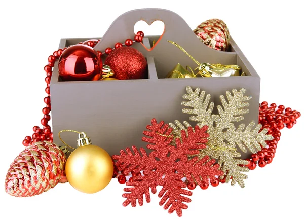 木盒子装满圣诞装饰品，孤立在白色 — 图库照片
