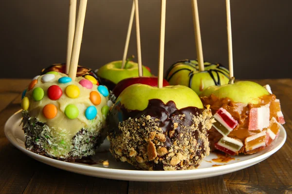 Candied apples on sticks close up — Stock Photo, Image