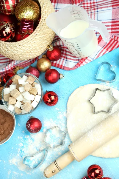 Proces van het maken van nieuwe jaar cookies close-up — Stockfoto