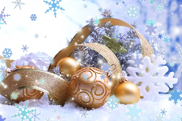 Boże Narodzenie dekoracje na jasnym tle — Zdjęcie stockowe
