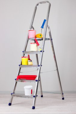 Metal merdiven ve Oda boya